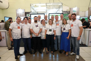 Paraná Mais Cidades: Feira de Serviços orienta gestores para acesso a programas do Estado