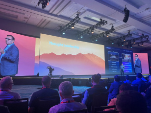 “É na felicidade que reside a chave de tudo” diz o professor de Harvard, Arthur Brooks, sacudindo mentes e preconceitos