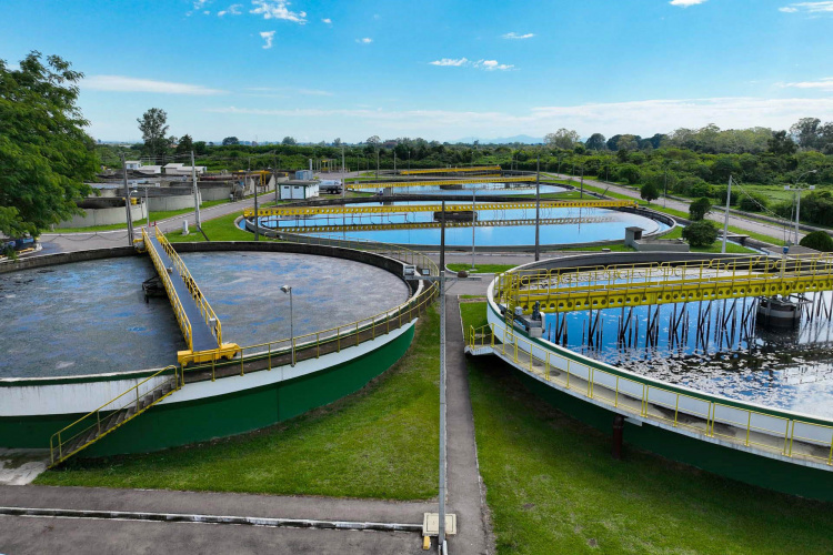 Estado reúne 399 prefeitos para discutir saneamento e uso de Fundo Municipal