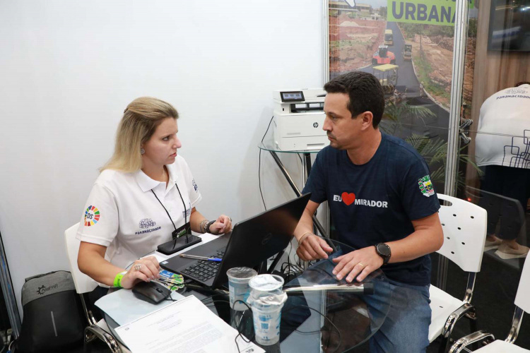 Paraná Mais Cidades: Feira de Serviços orienta gestores para acesso a programas do Estado