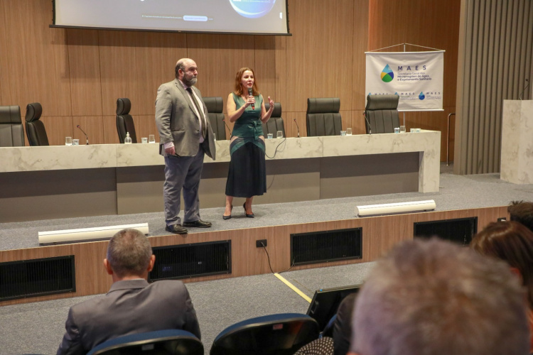 Mais de 300 prefeitos participam de encontro sobre novo modelo de gestão de água e saneamento