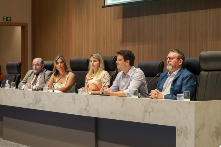 Mais de 300 prefeitos participam de encontro sobre novo modelo de gestão de água e saneamento