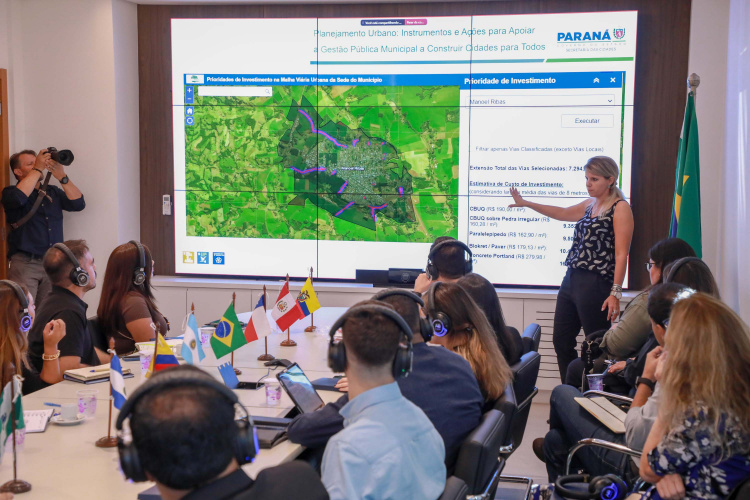 Asfalto Novo, Vida Nova chama a atenção de comitiva latino-americana em visita ao Paraná