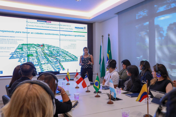 Asfalto Novo, Vida Nova chama a atenção de comitiva latino-americana em visita ao Paraná