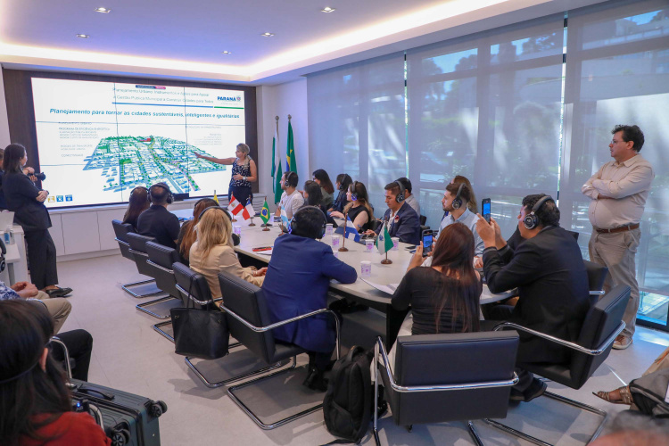 Asfalto Novo, Vida Nova chama a atenção de comitiva latino-americana em visita ao Paraná