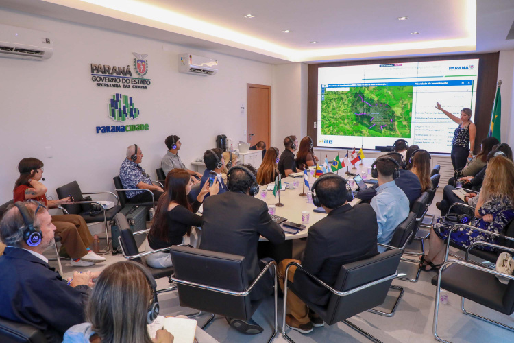 Asfalto Novo, Vida Nova chama a atenção de comitiva latino-americana em visita ao Paraná