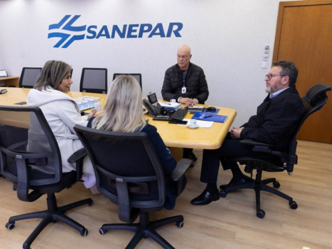 Sanepar recebe medalha que celebra parceria com Paranacidade e Microrregiões