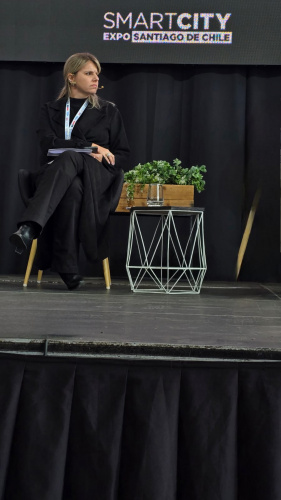 Camila Mileke Scucato é entrevistada em Smart City 2025, em Santiago do Chile