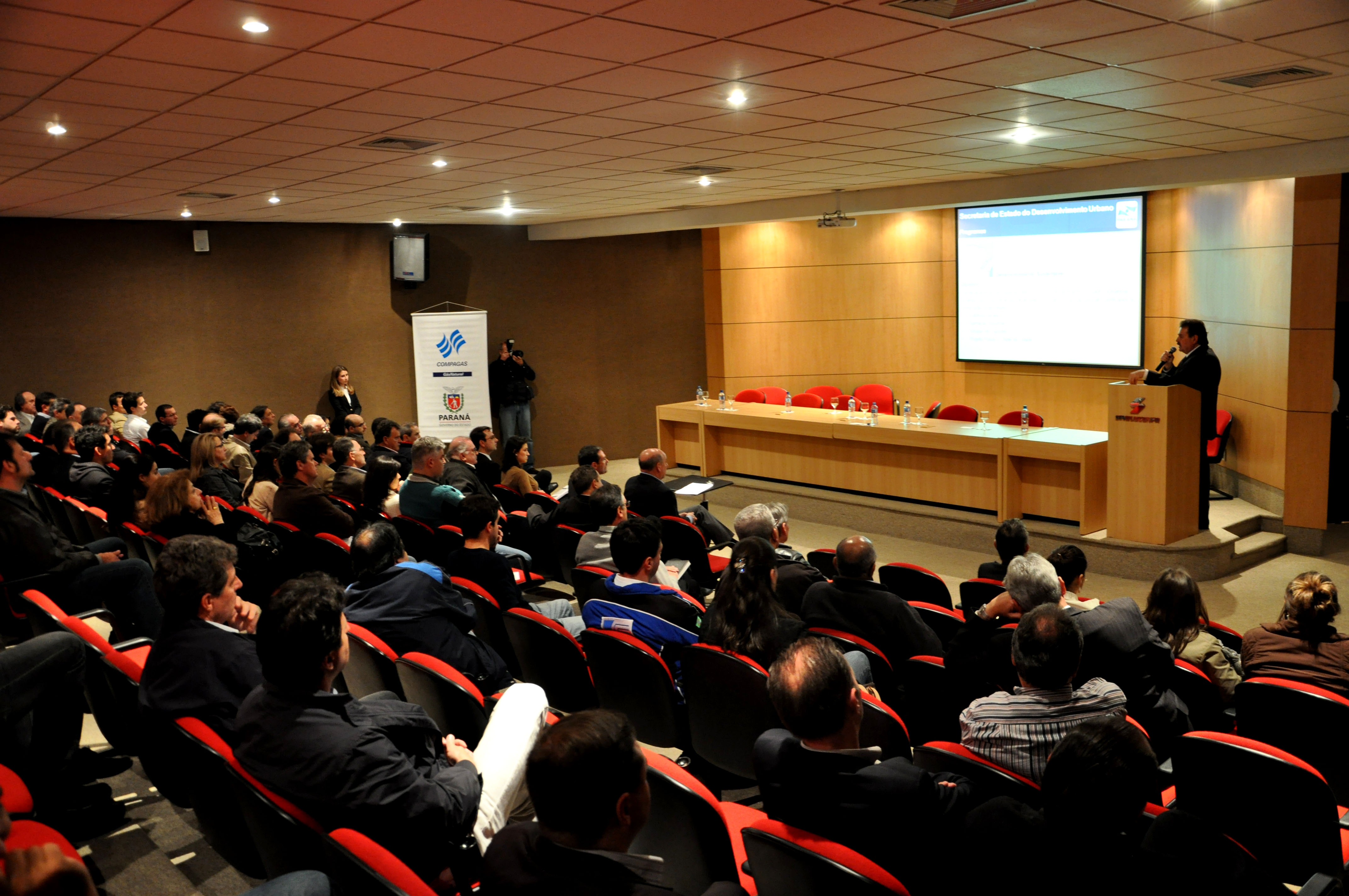 Secretário Cezar Silvestri discursa na palestra