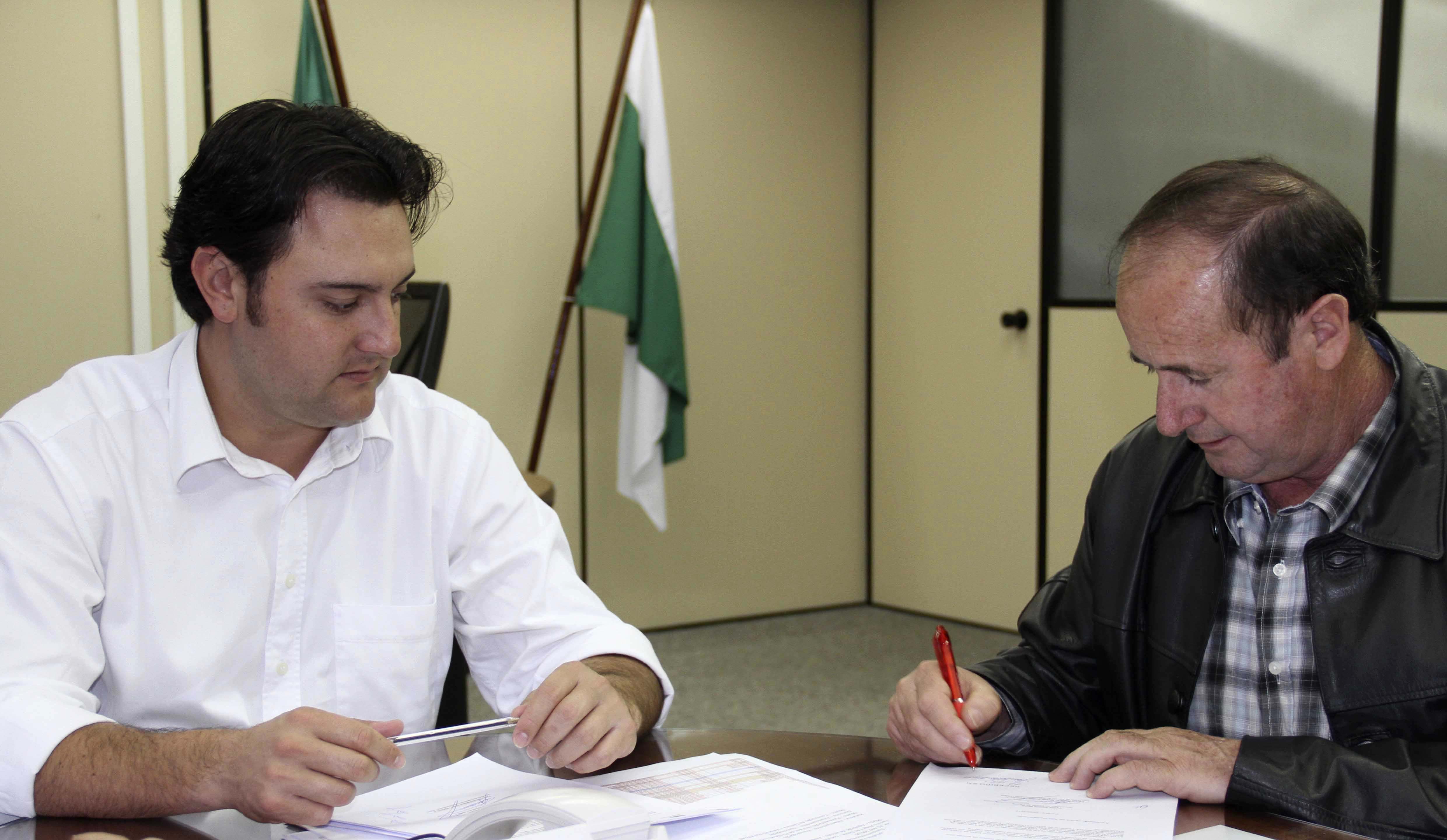 Governo do Paraná autoriza pela SEDU licitação de quase R$ 1,5 milhão a cinco regiões.