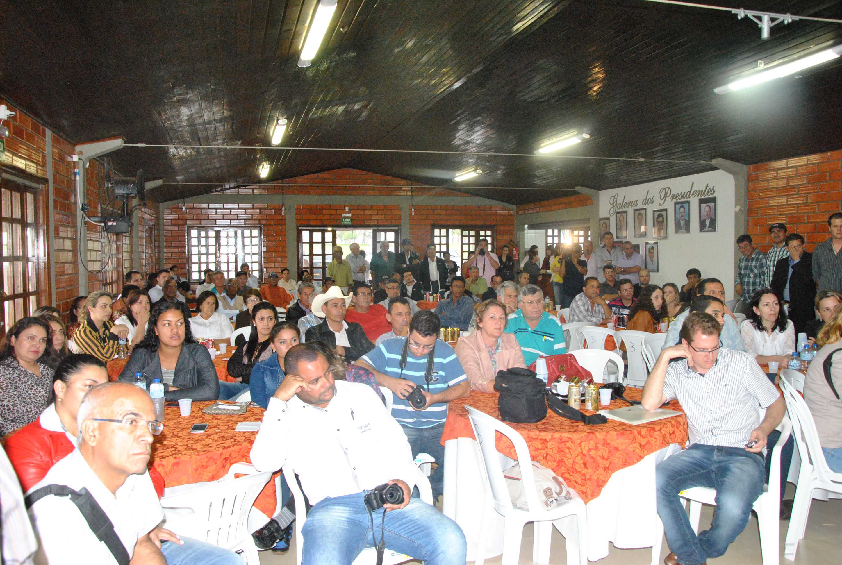 Mais de R$ 7,7 milhões são destinados a melhorias de 14  municípios do Paraná, pela SEDU