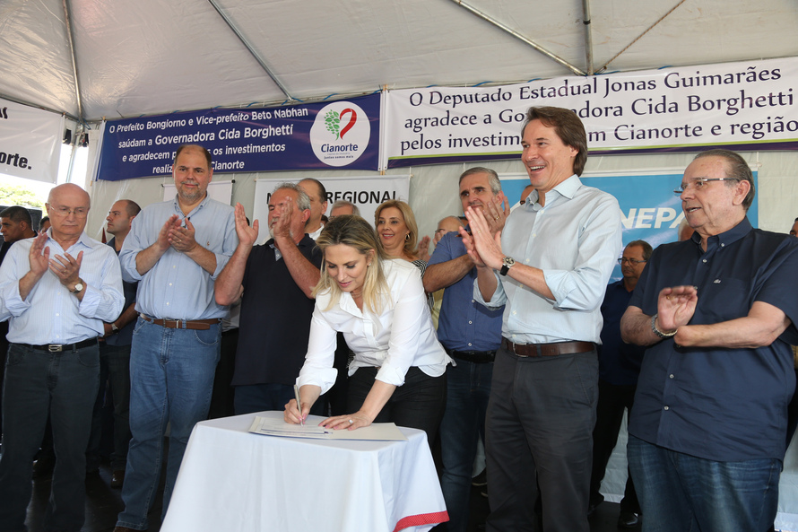 Cidade Gaúcha e Rondon investem em recape asfáltico e veículo