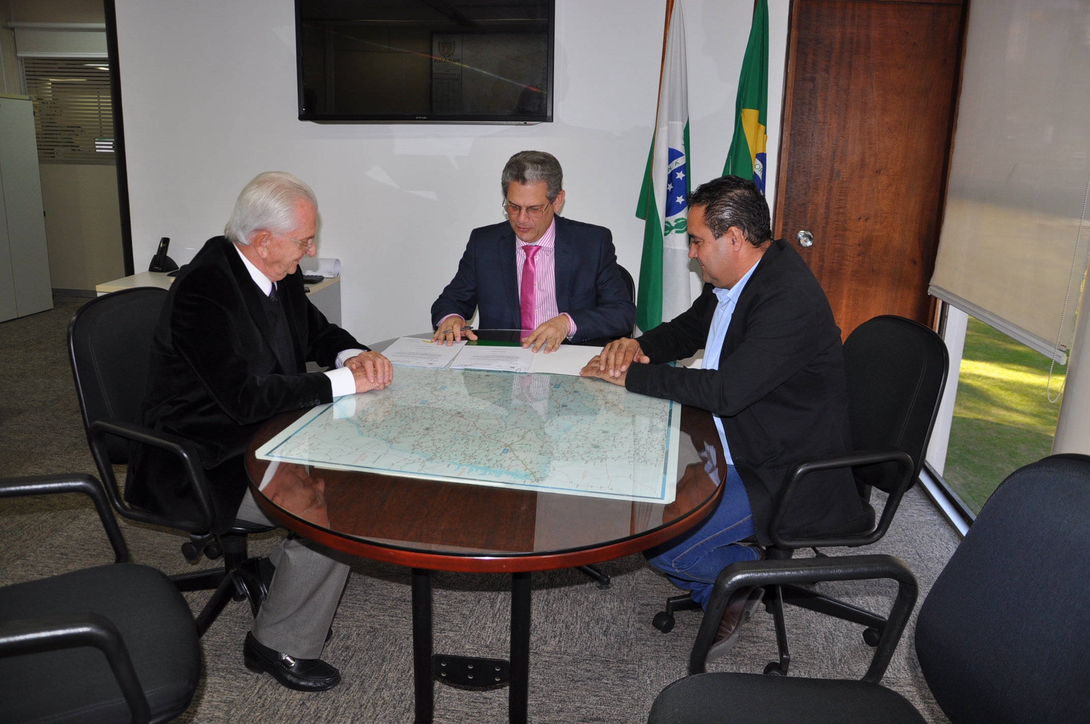 Mariluz recebe recursos do governo para asfaltar seis quadras