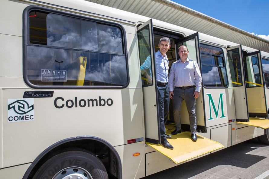 O Presidente da Comec, Gilson Santos, durante entrega de novos ônibus Multimodal para Colombo. Colombo, 13/03/2019.
Foto: Maurilio Cheli