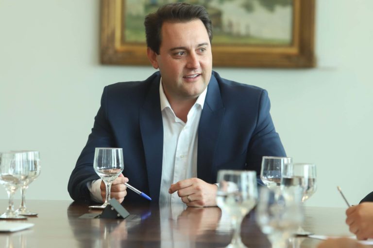 Governador sanciona lei que reduz estrutura do Estado