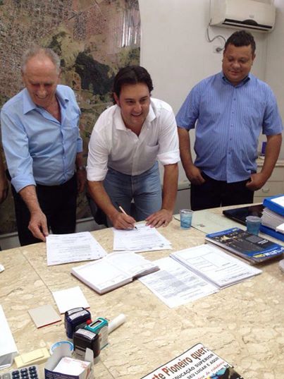 Ratinho Junior destina mais de R$ 5,3 milhões a 12 municípios das Regiões Norte e Amuvi 