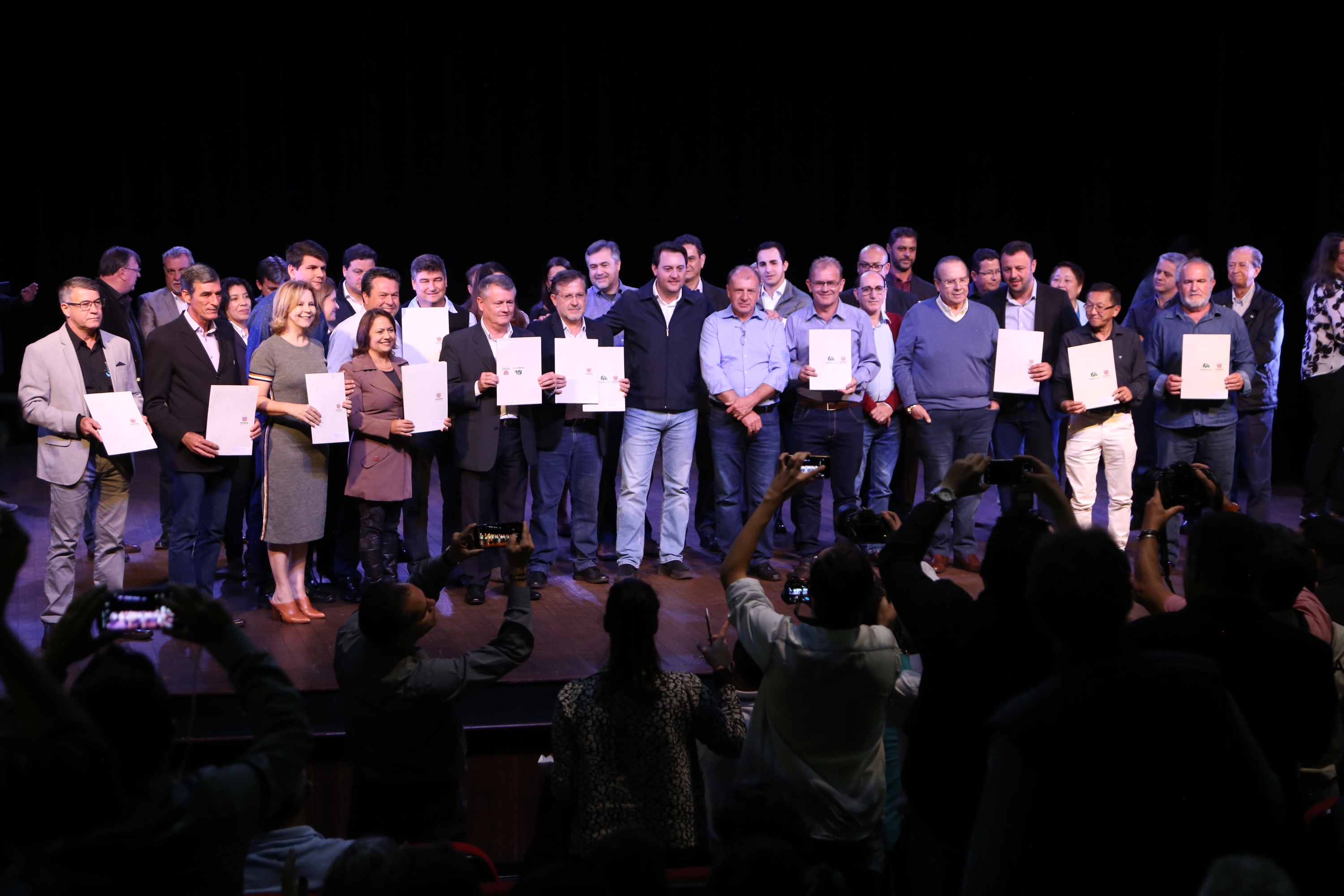 Governador confirma investimentos de R$ 8 milhões em 12 municípios no Noroeste do PR