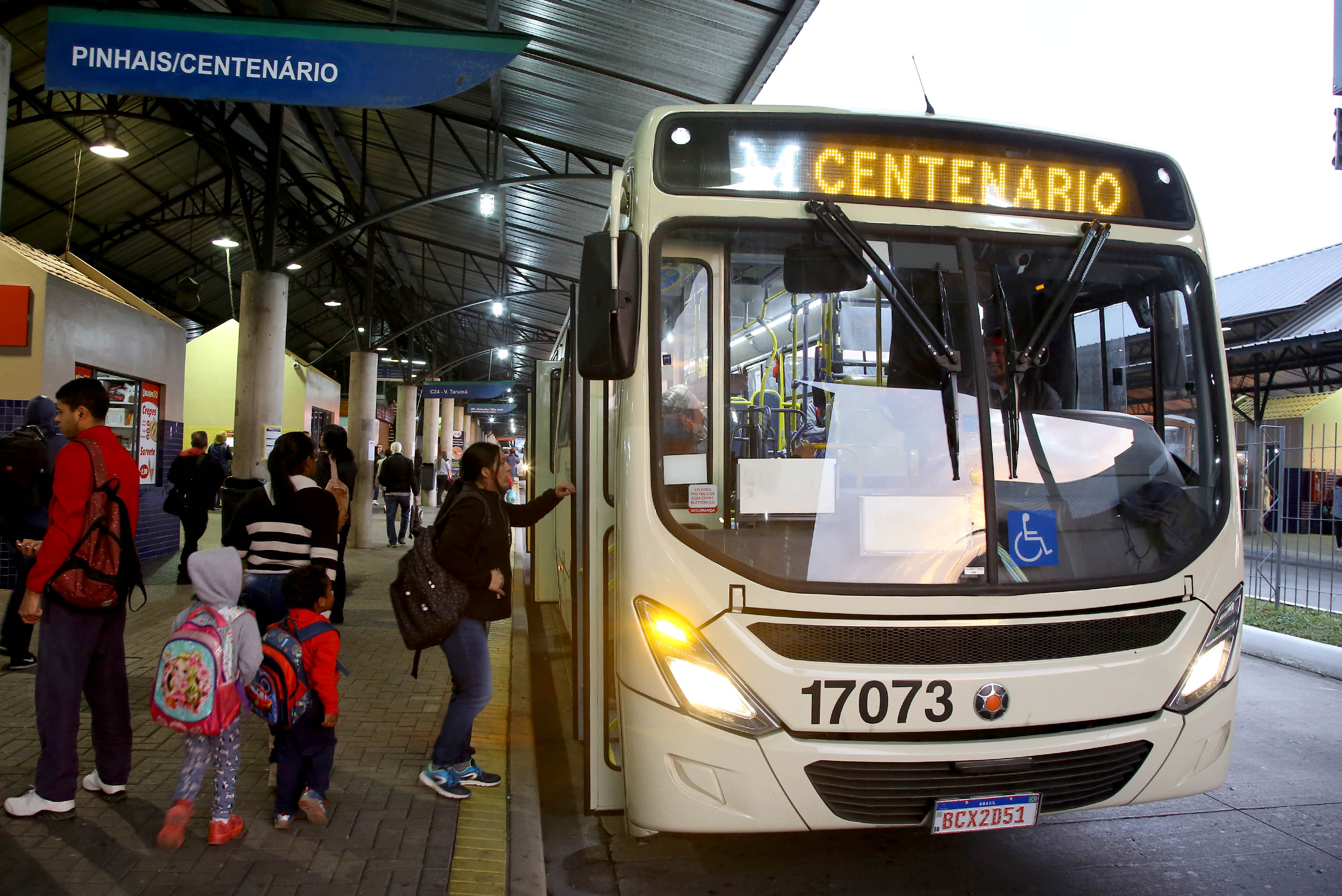 Pinhais ganha nova ligação de ônibus com Curitiba