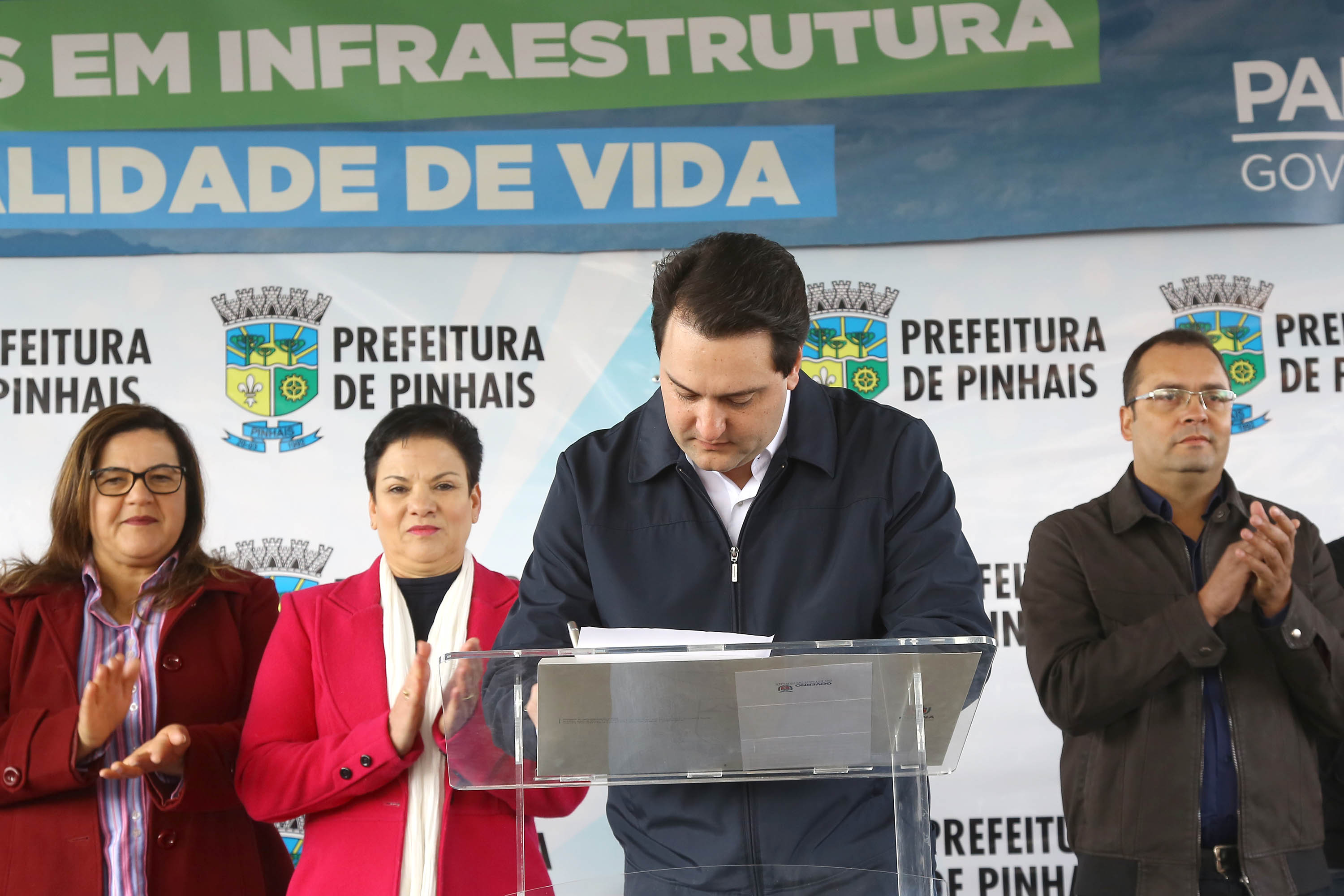 Governo do Paraná garante a Pinhais investimentos em obras, saneamento e escolas