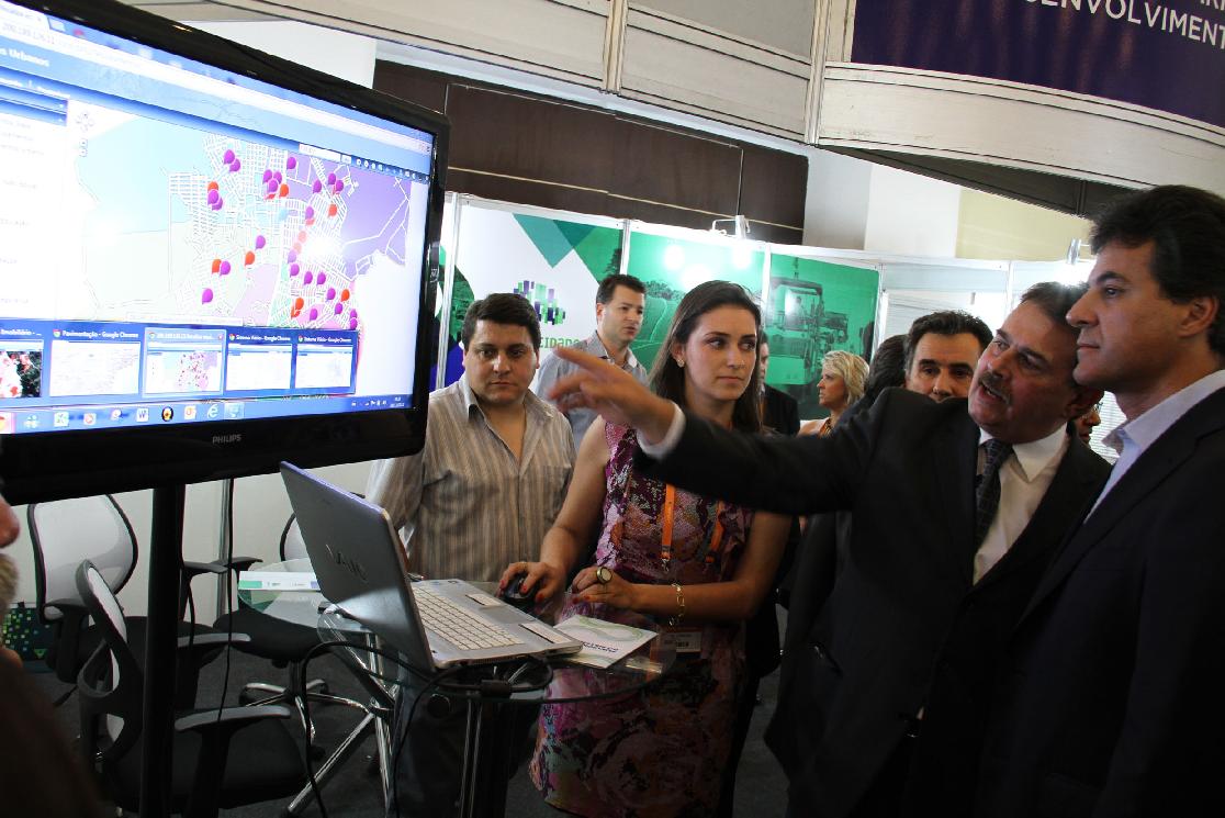 Governador Beto Richa conhece o programa