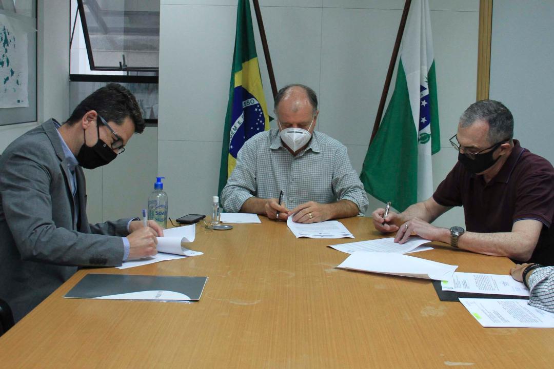 Assinados contratos para PDUIs das Regiões Metropolitanas de Londrina e Maringá