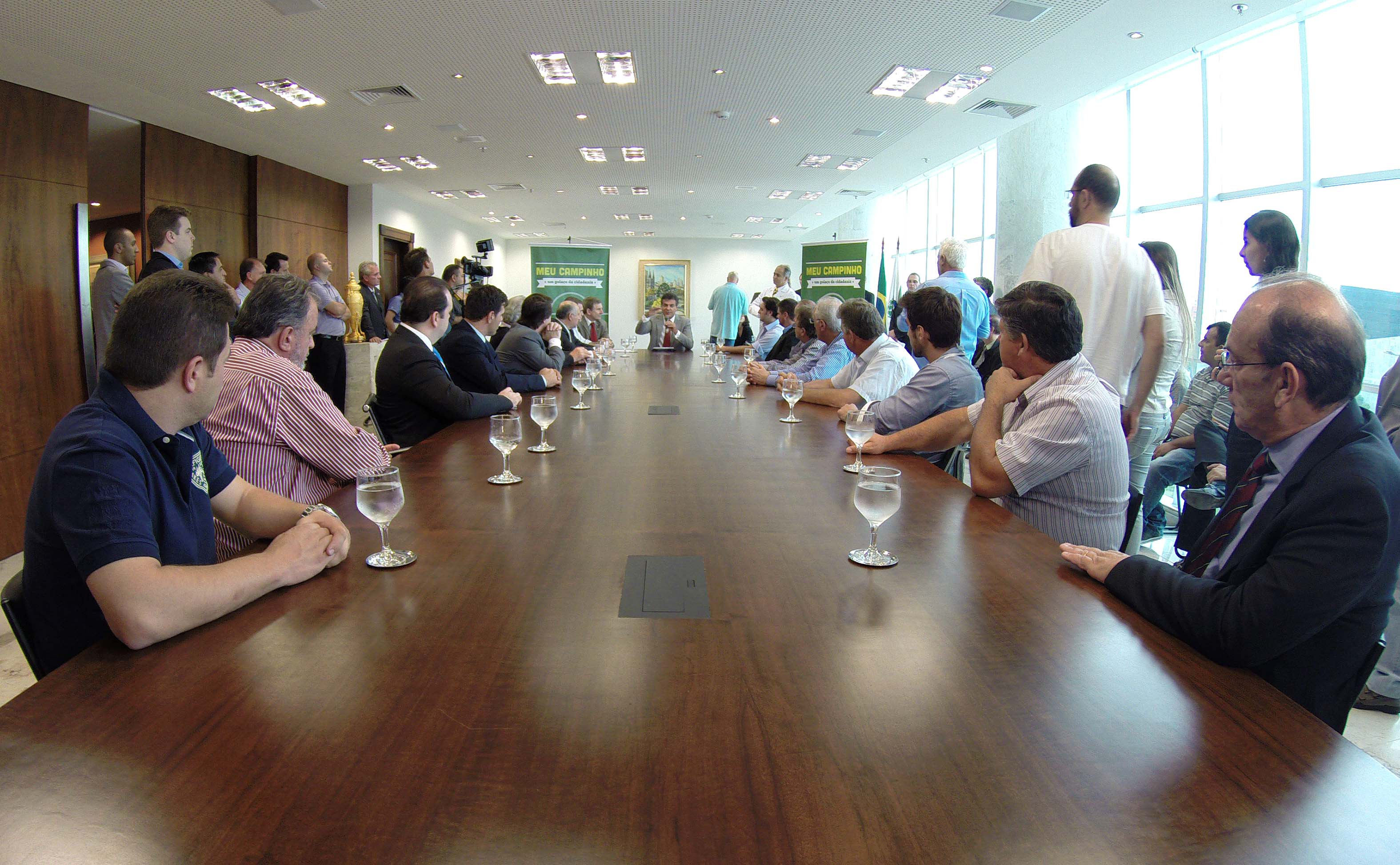 Programa “Meu Campinho” busca atrair crianças e adolescentes a novas oportunidades de vida