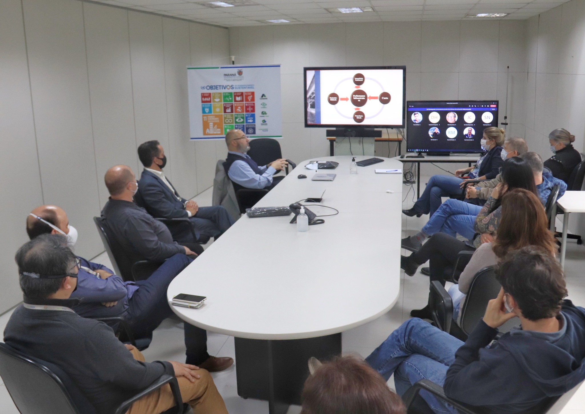 Critérios de performances de infraestrutura em obras foram temas de palestra aos engenheiros civis do Paranacidade
