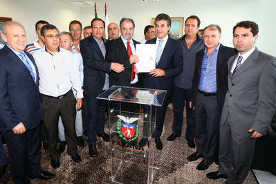 Richa e Ortega liberam recursos para asfaltar ruas de 13 municípios
