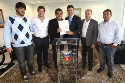 Governo do Paraná libera, pela SEDU, R$ 10,2 milhões para beneficiar oito municípios