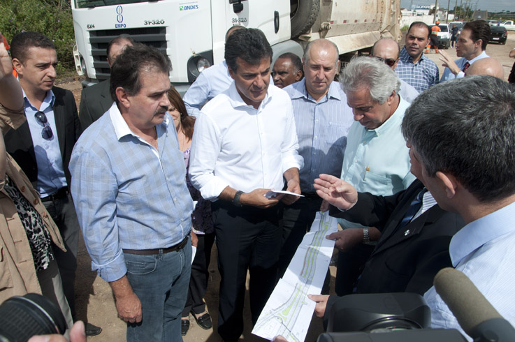 Richa e Silvestri vistoriam obras do PAC da Copa