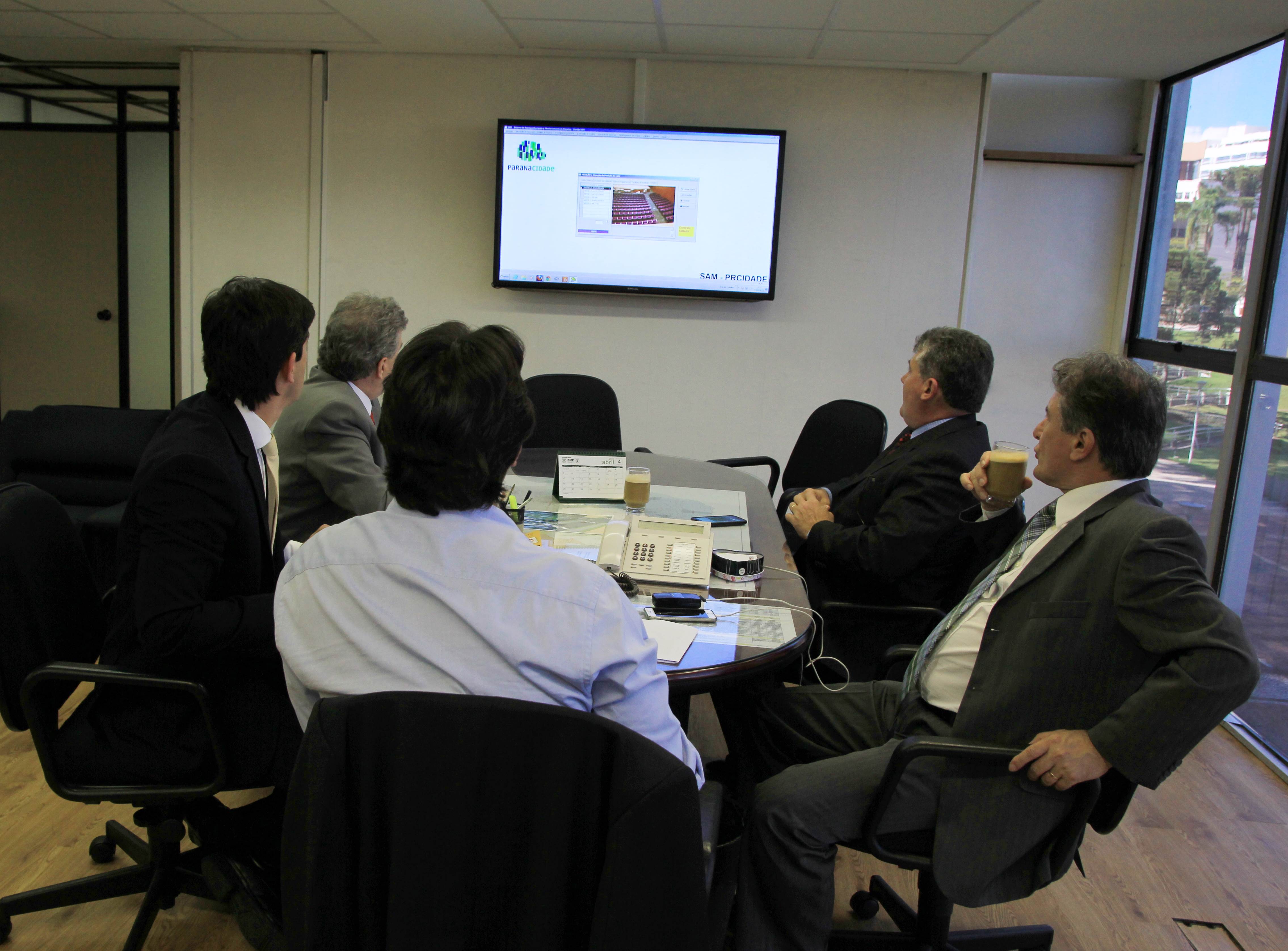 Edgar Bueno traz demandas e convite a Ratinho Junior para a inauguração do Teatro Municipal de Cascavel, no próximo dia 10