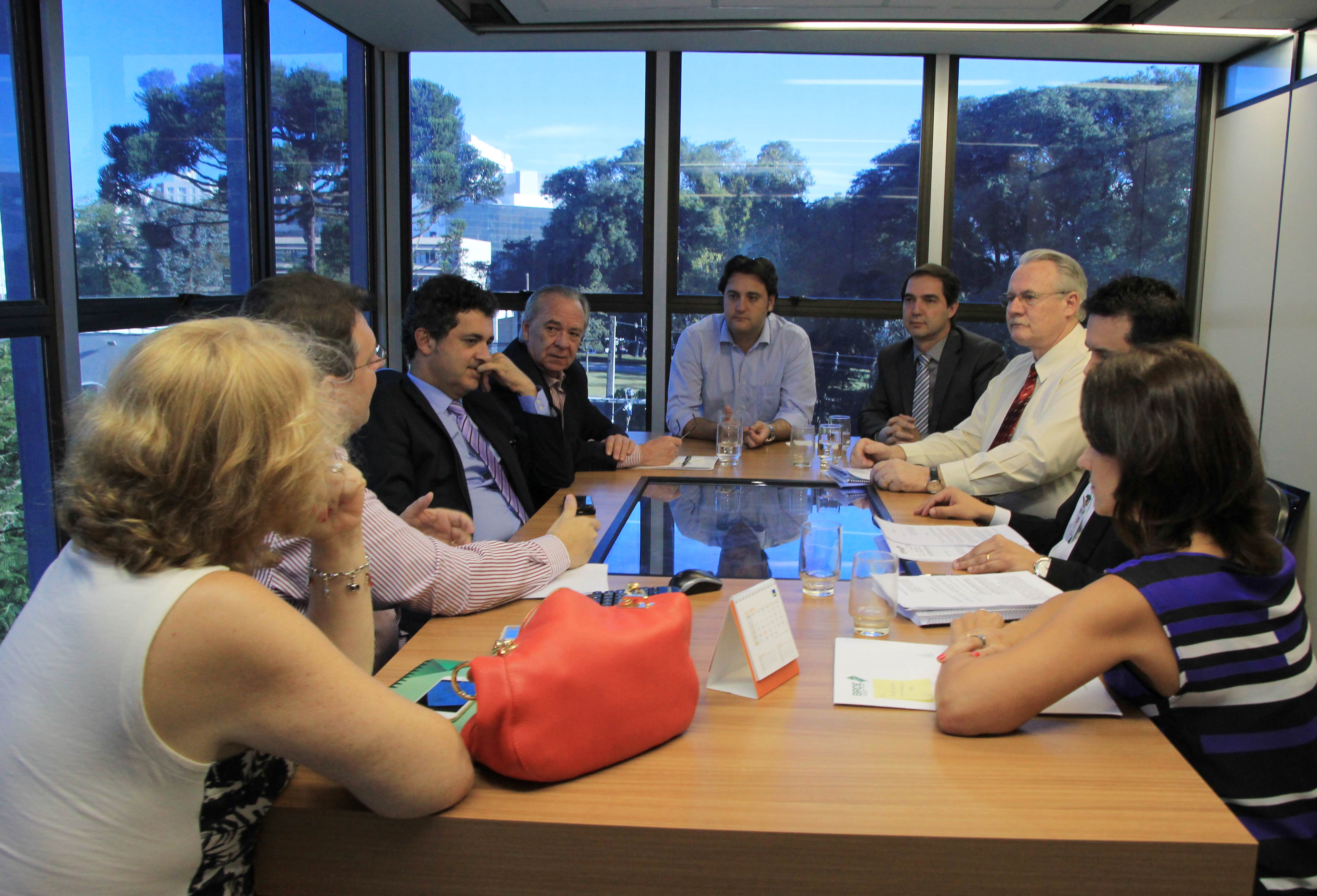 Ratinho Junior, representantes do BRDE e da Casa Civil do Paraná avaliam estratégias de ação 