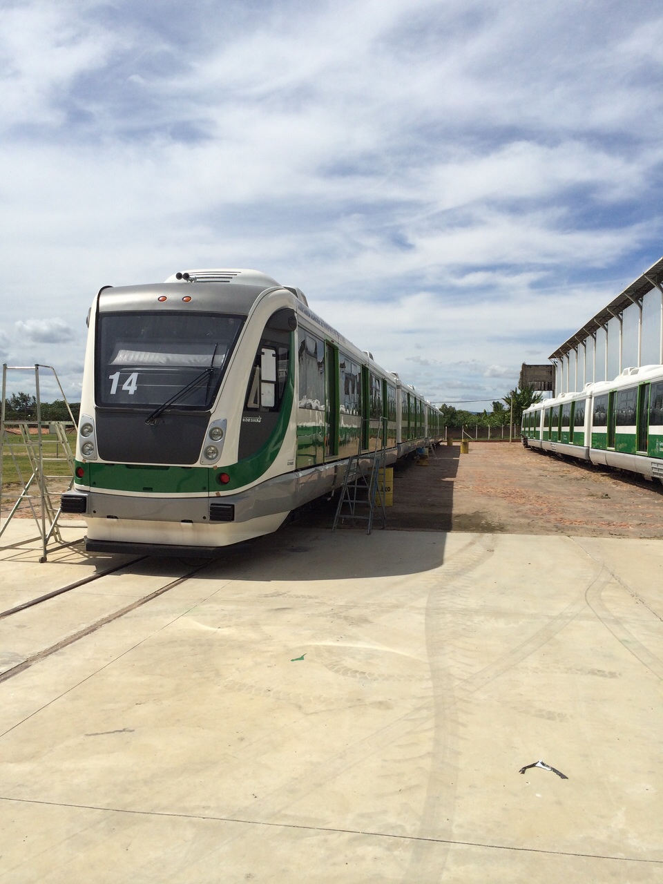 Ratinho Junior busca novas opções de mobilidade urbana e vê no VLT uma boa solução ao Paraná