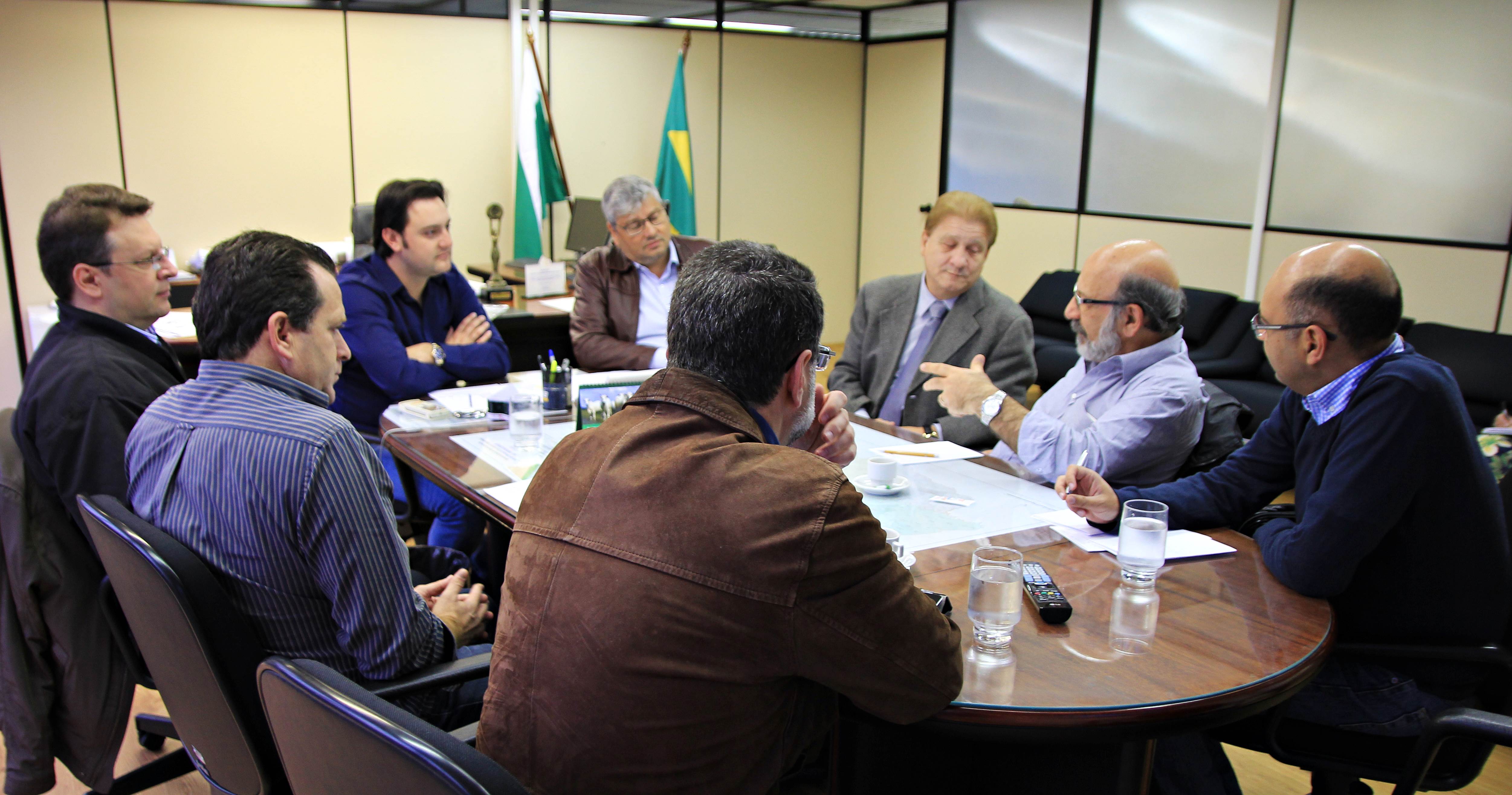 O projeto de um VLT como solução de mobilidade urbana reúne na SEDU técnicos de outros órgãos públicos