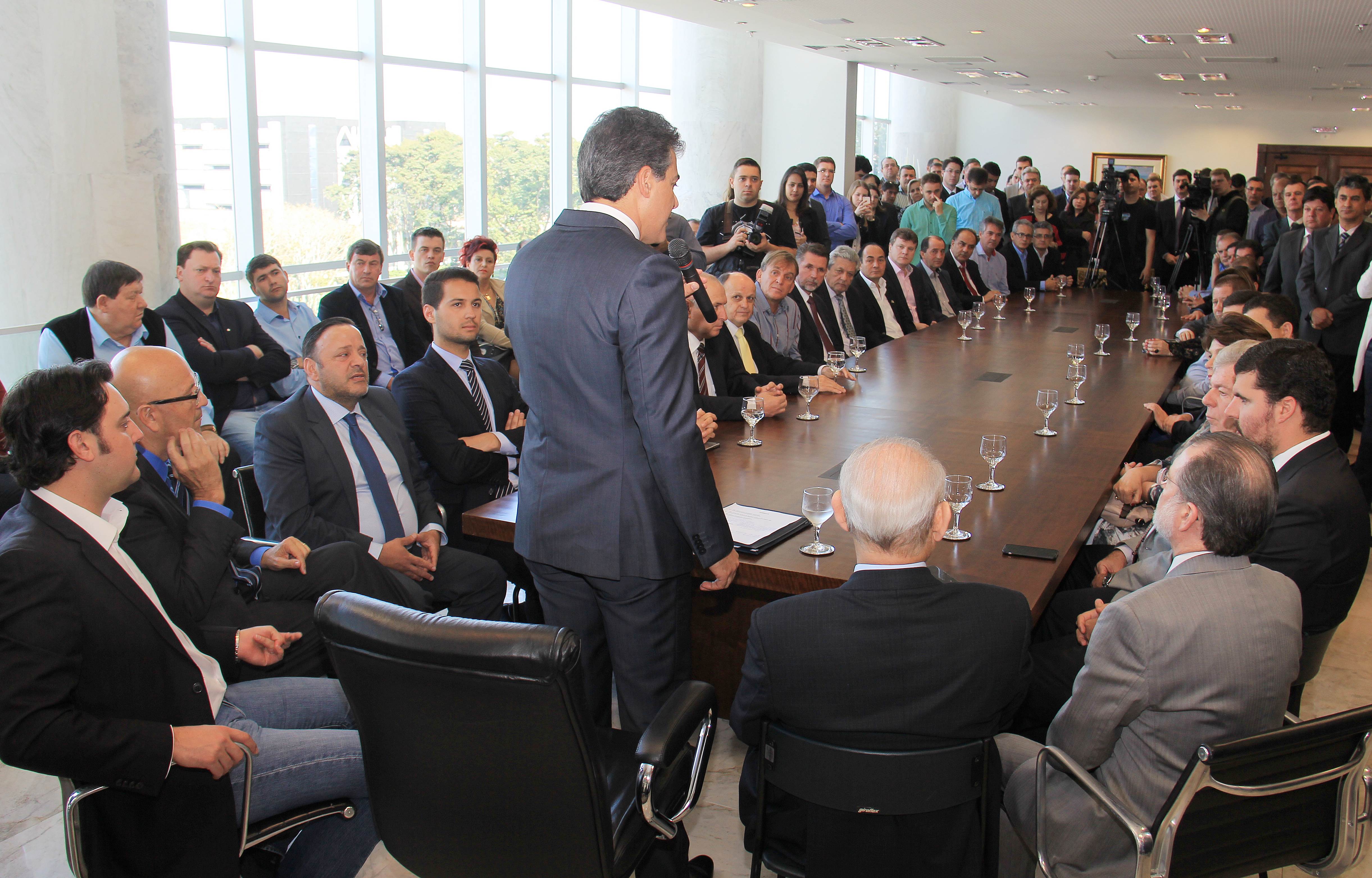 Paraná supera crise e governo autoriza, pela SEDU, mais de R$ 52 milhões para financiamentos a 35 municípios