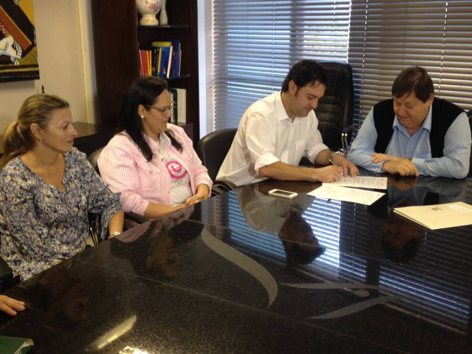 Ratinho Junior leva benefícios à população do Médio Paranapanema