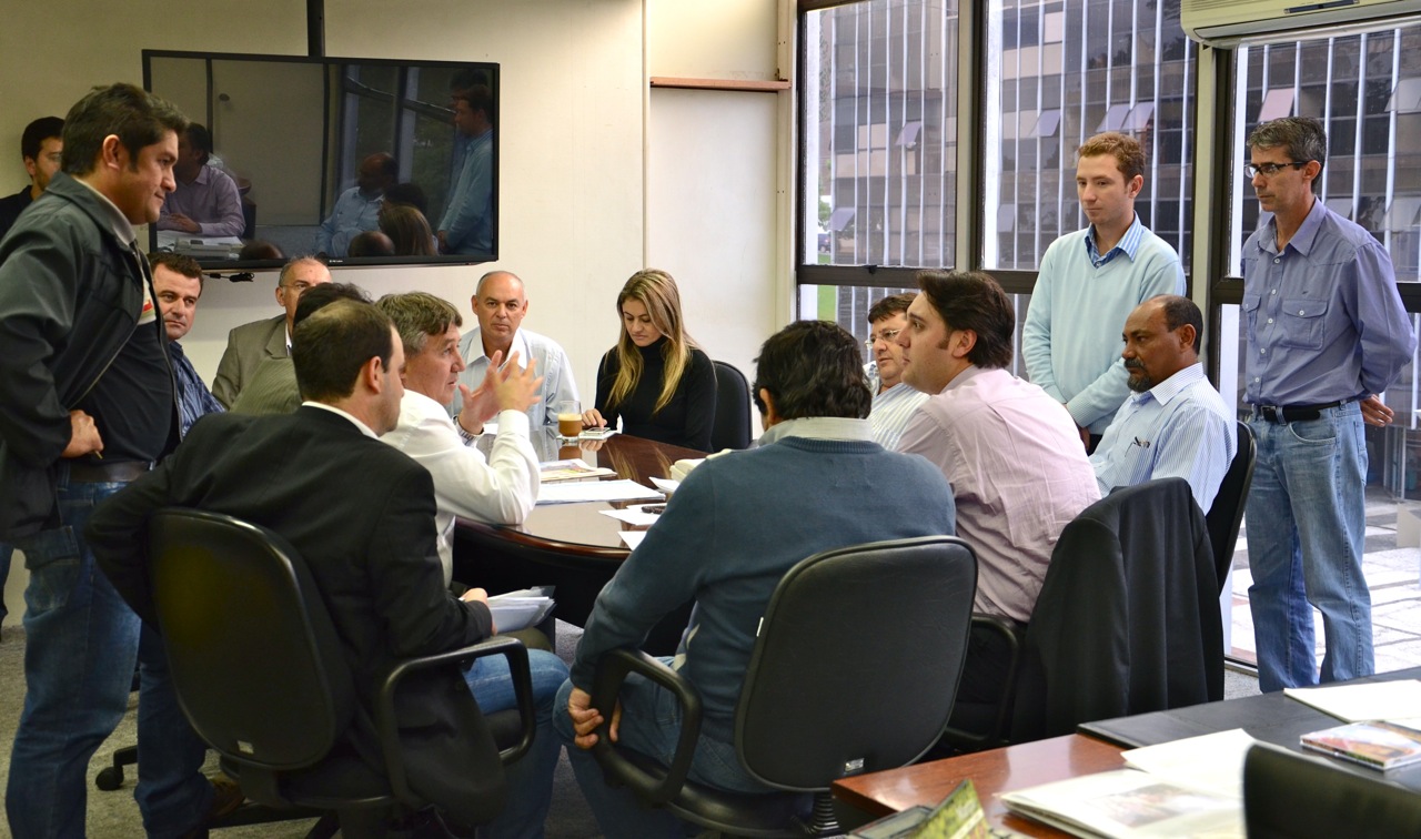 Municípios do Paraná podem dispor de R$ 300 milhões para projetos prioritários 