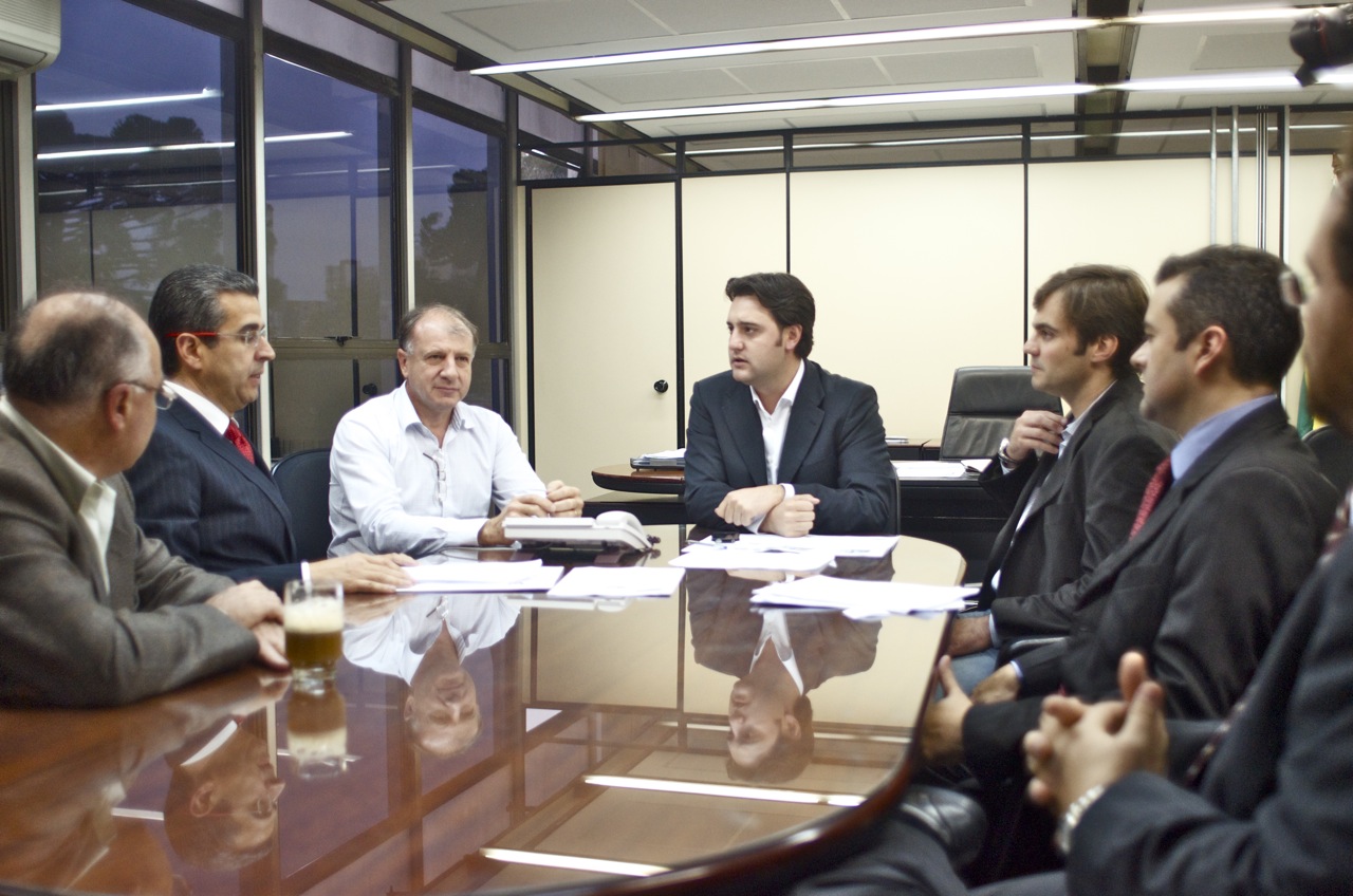 Ratinho Junior prega novo modelo de gestão e dá apoio à pesquisa do transporte da RMC