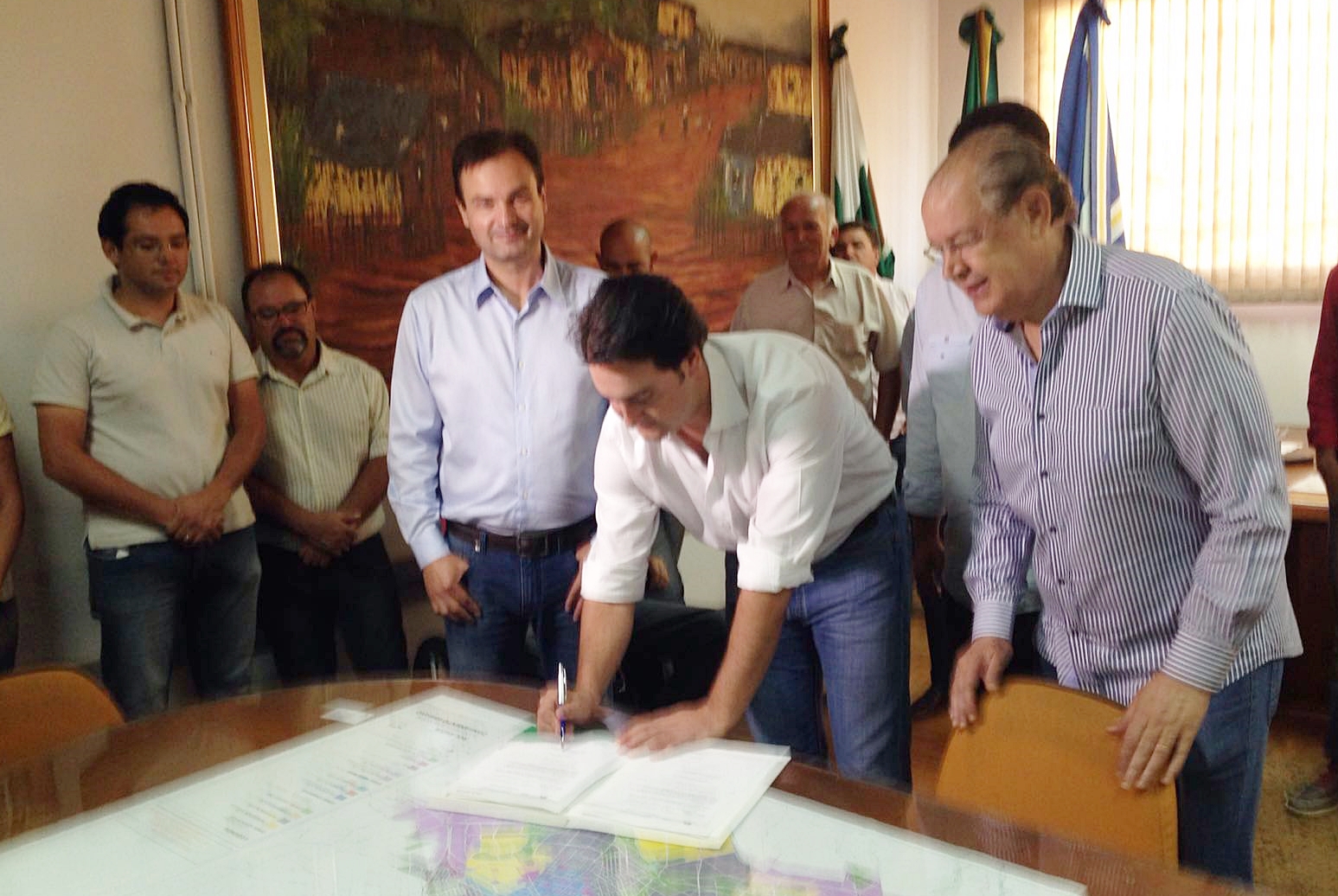 Pela SEDU, Ratinho Junior leva benefícios à saúde e melhor qualidade de vida à população de Rolândia e Faxinal