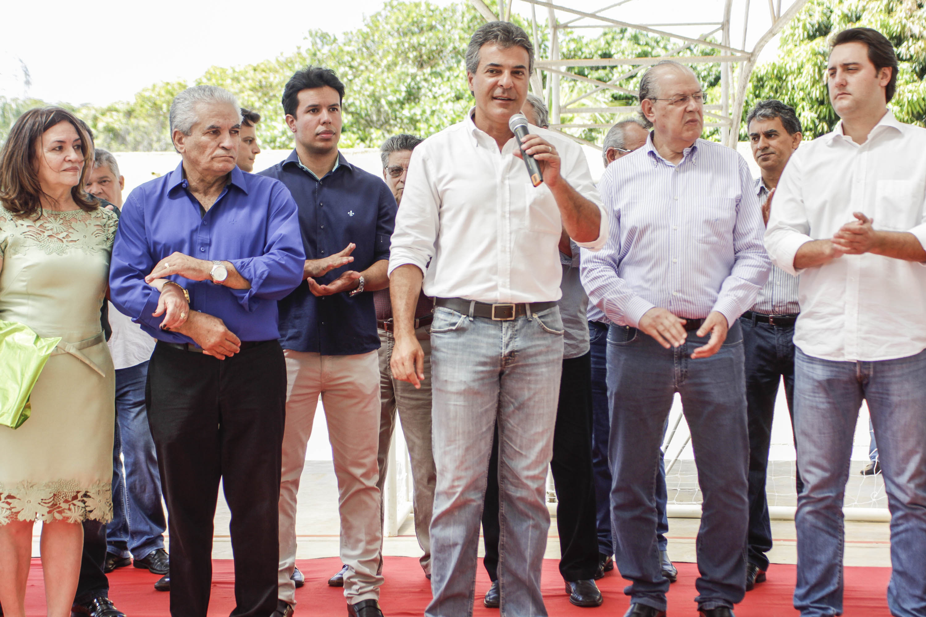 Governador Beto Richa inaugura a Escola Municipal Guido Maria Conforti, junto com o prefeito João José Tavares, a secretária municipal da Educação, Geuztinir Chini Pereira,o secretário do Desenvolvimento Urbano, Ratinho Junior, o deputado estadual Alexandre Curi e o deputado federal, Luiz Carlos Hauly. Lupionópolis, 12/02/2016. Foto: Pedro Ribas/ANPr