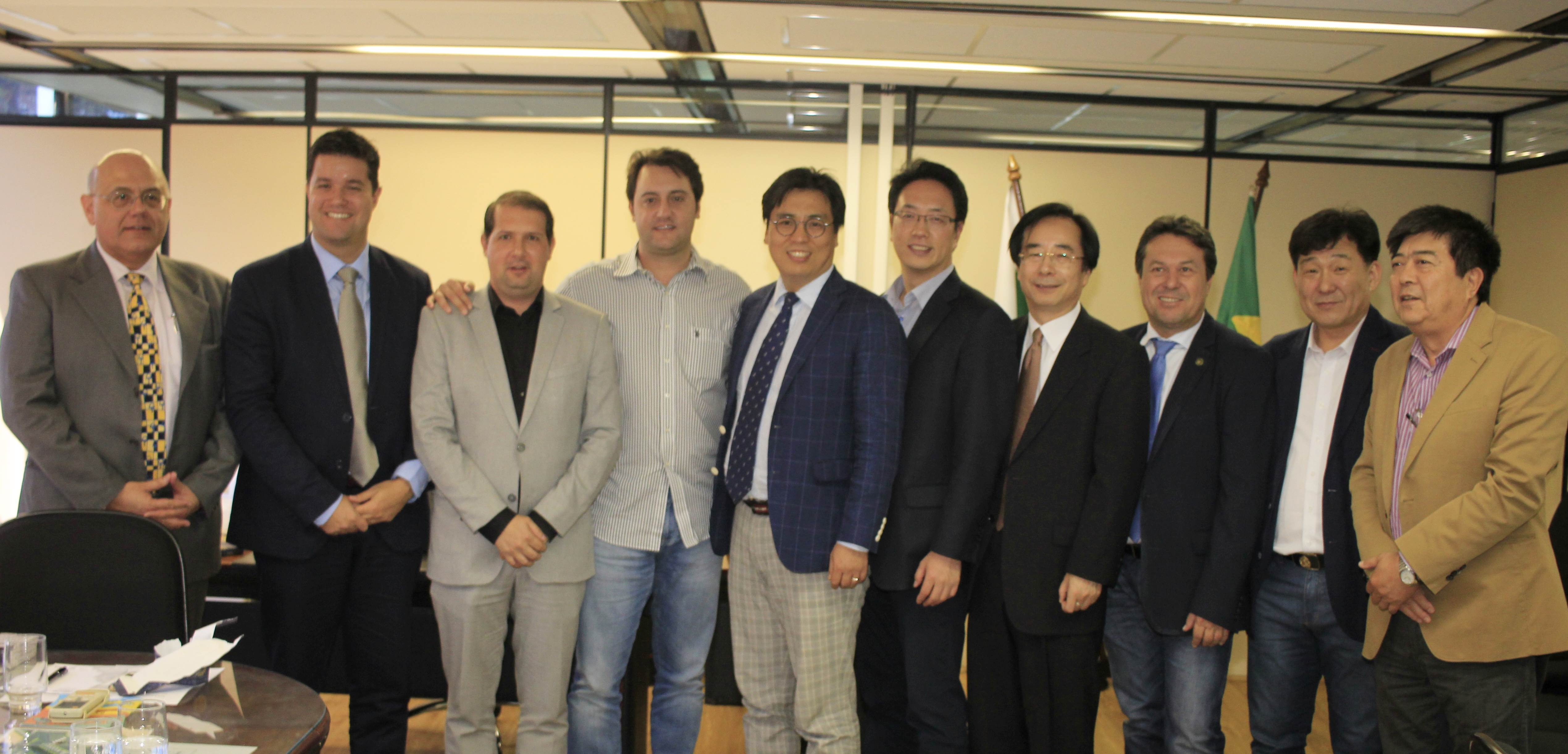 Empresários coreanos mostram projetos e convidam Ratinho Junior à inauguração do Escritório da empresa na China