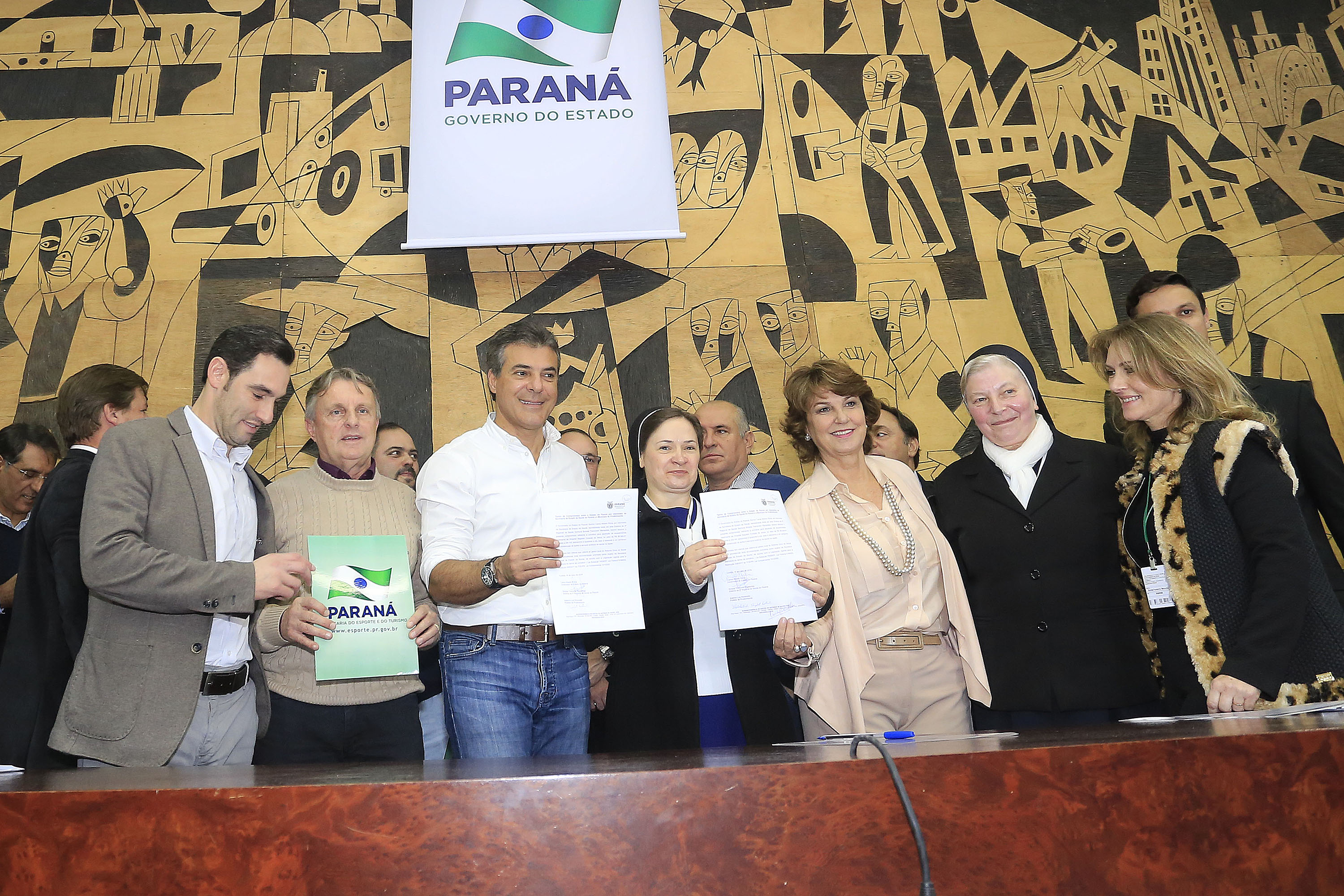 O governador Beto Richa autoriza obras e recursos para Ponta Grossa, região dos Campos Gerais