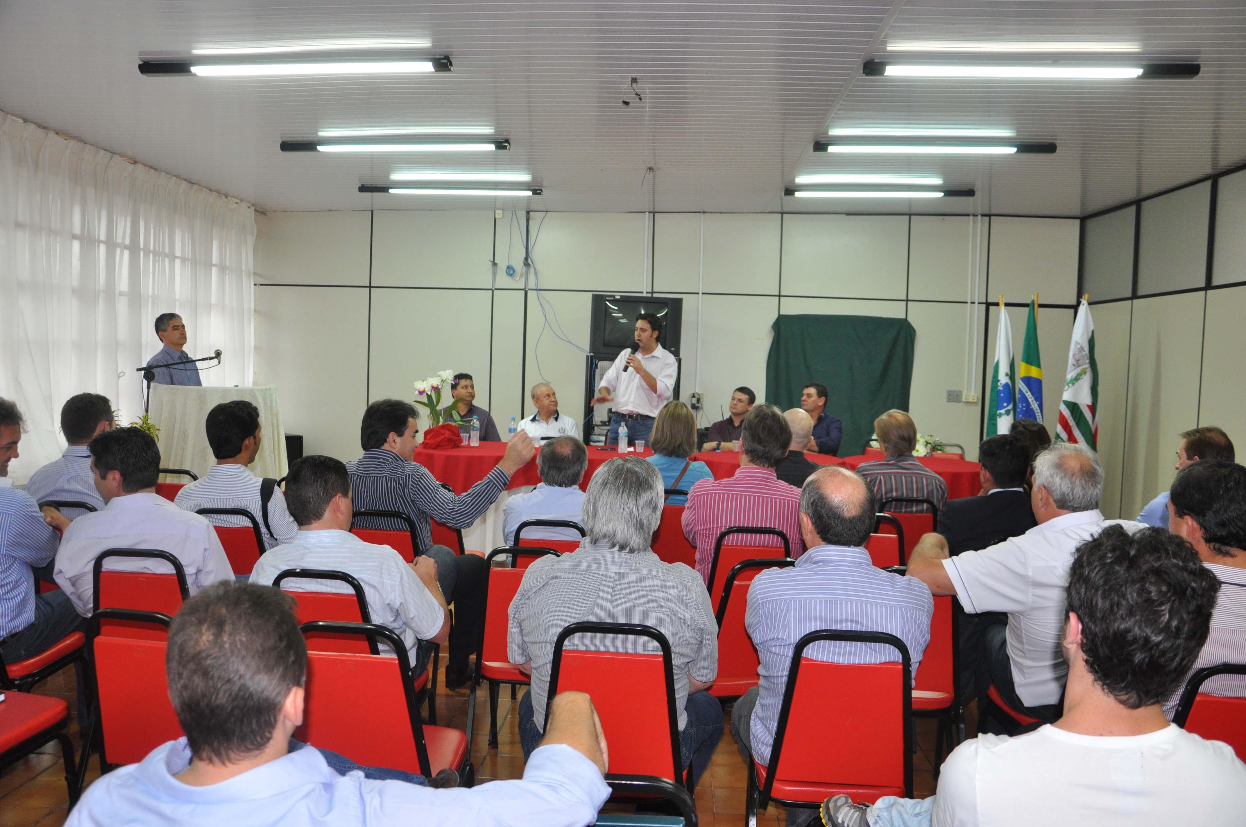 Ratinho Junior faz palestra para 42 prefeitos do Sudoeste 