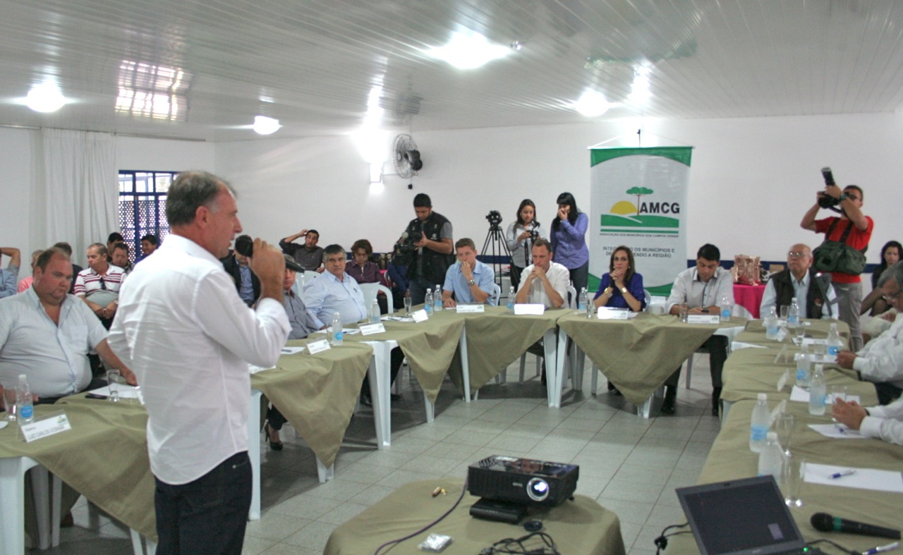 SEDU se coloca à disposição dos municípios dos Campos Gerais