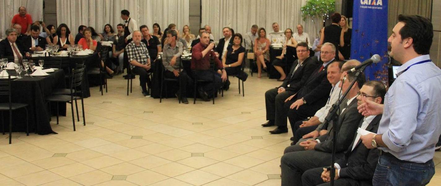 “Resgatar e valorizar as pessoas que ajudam a construir as cidades e a transformar o Paraná é a melhor parte do Paranacidade”, afirma Ratinho Junior 