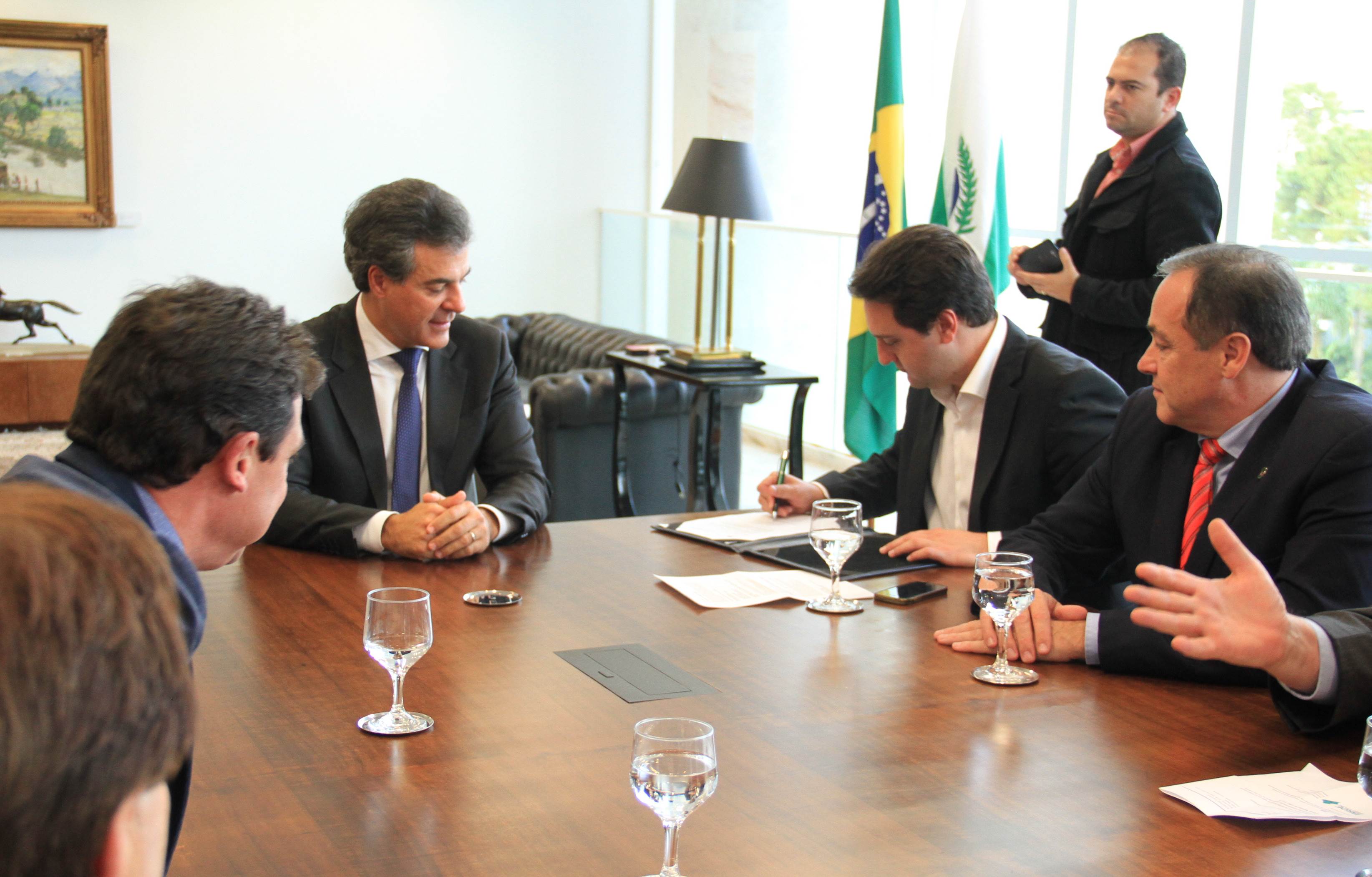 Governo do Estado investe mais R$ 7,9 milhões em obras para três municípios da RMC