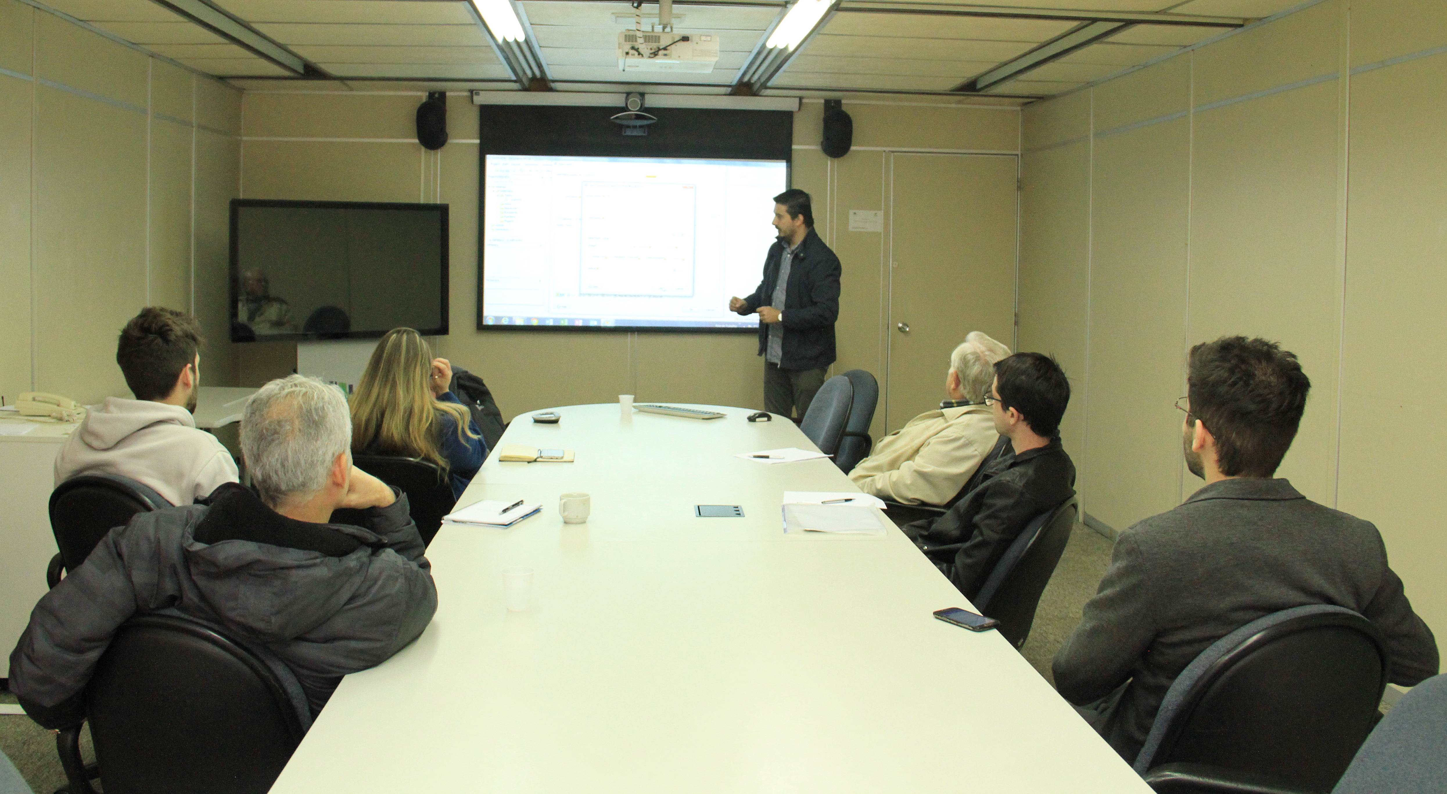 Analistas de sistema do Paranacidade recebem treinamento especial para uso em Banco de Dados