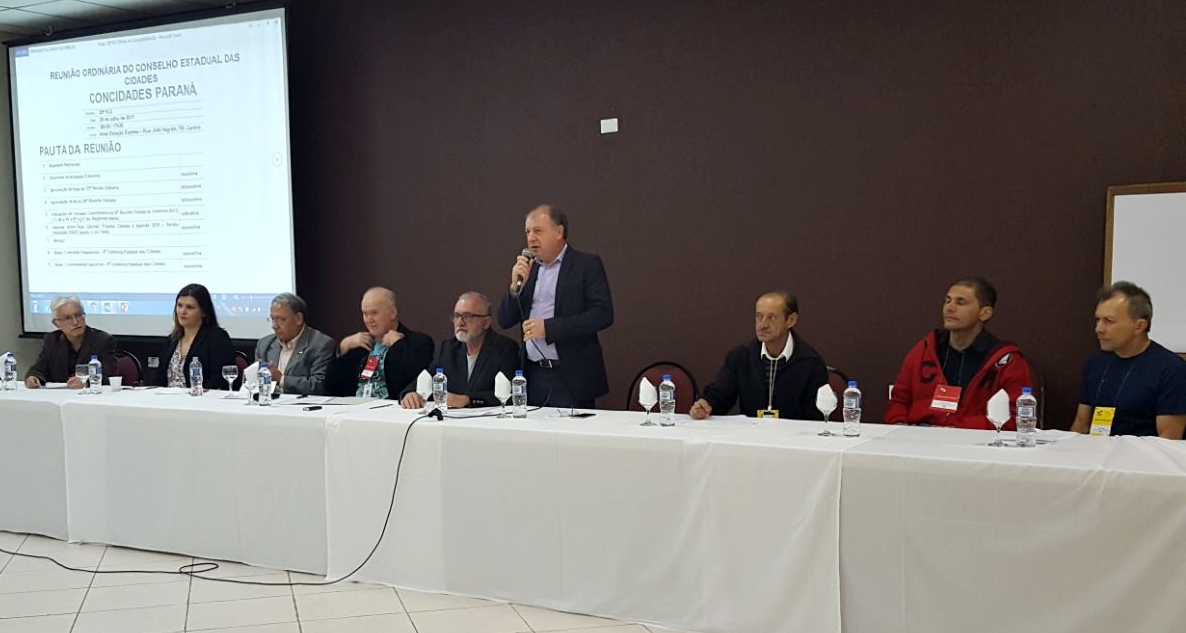 Conselheiros do ConCidades acertam detalhes para a 6a Conferência Estadual das Cidades que será em Foz do Iguaçu, em agosto