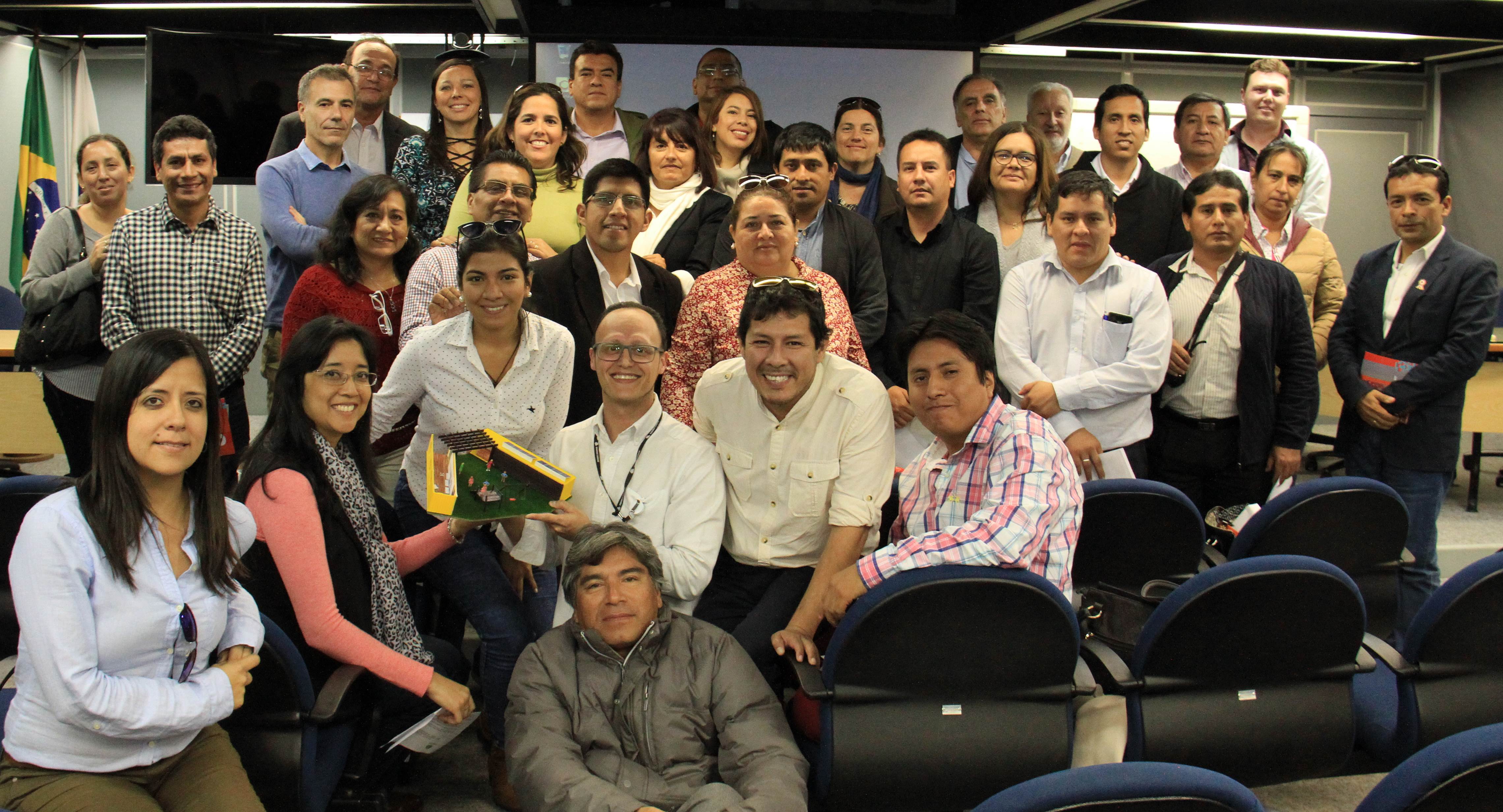 Arquitetos e urbanistas do Peru visitam SEDU e Paranacidade e se impressionam com os trabalhos