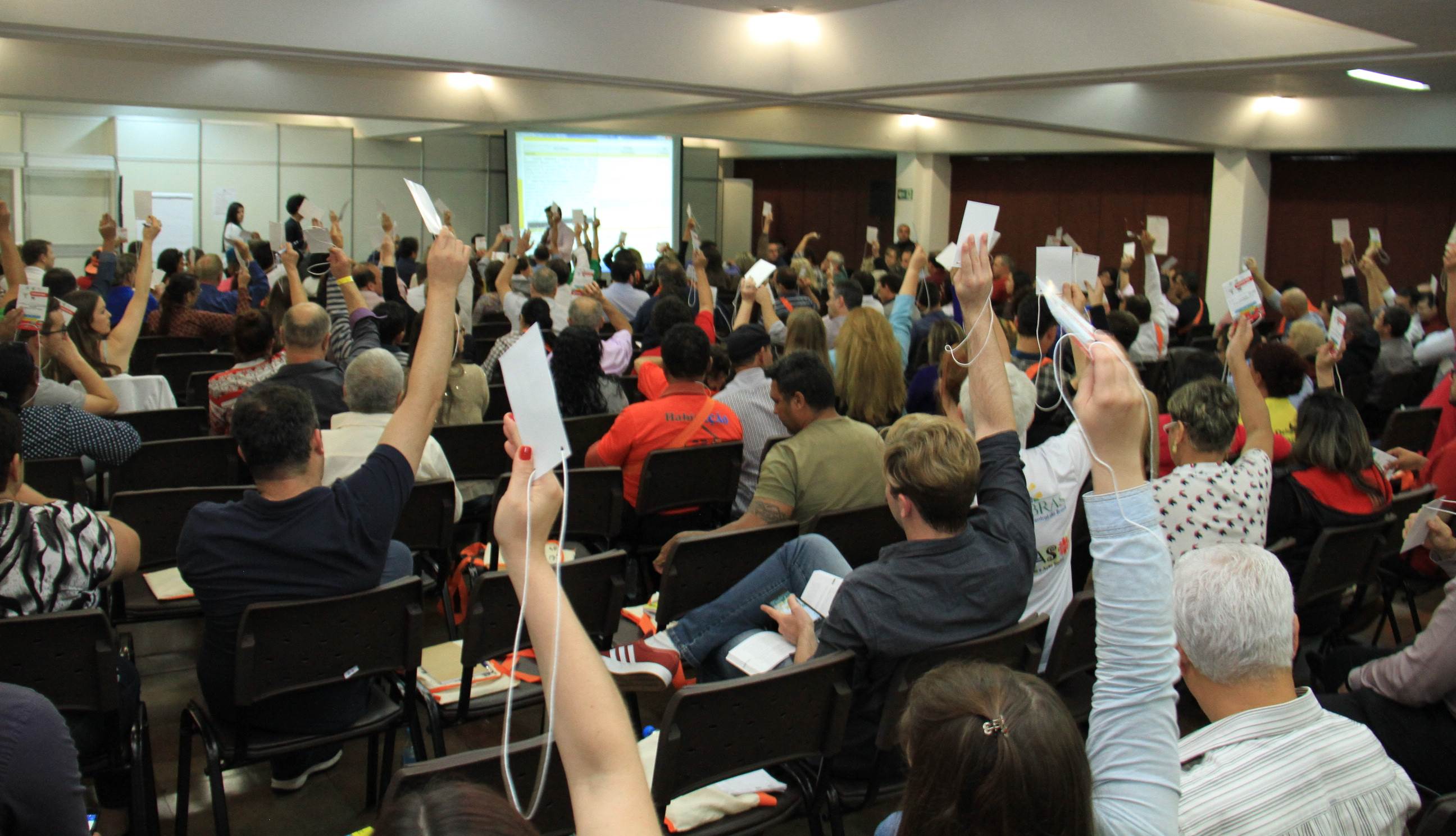 Em cerca de 13 horas de trabalho, gestores públicos, empresários, Ongs, representantes dos diversos segmentos da sociedade civil pensam soluções às cidades 